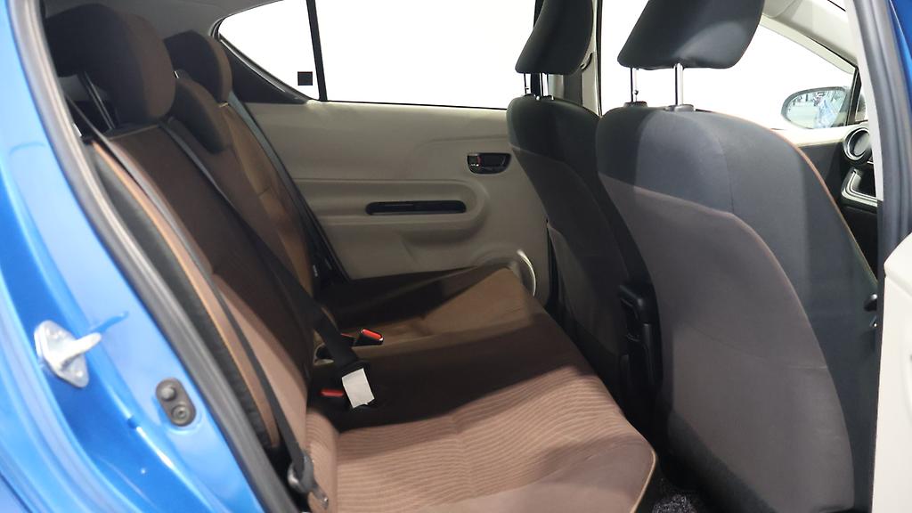 Toyota Aqua G Model, Push Start Low Kms image 311591