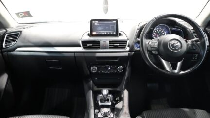 Mazda Axela Hybrid image 310480