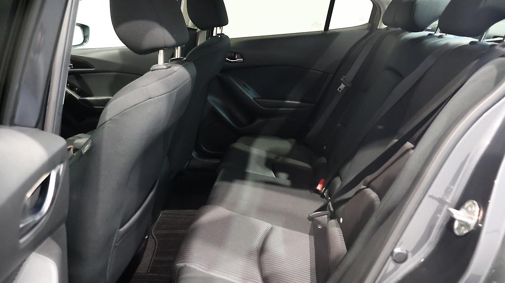 Mazda Axela Hybrid image 310475