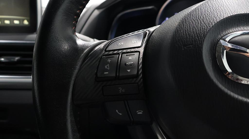 Mazda Axela Hybrid image 310482