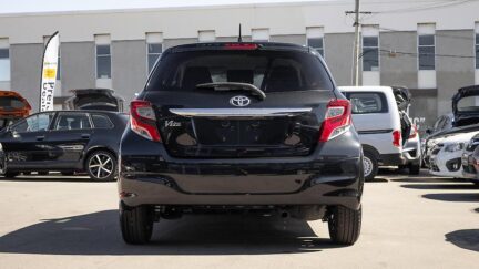 Toyota Vitz F model, Push start image 316875