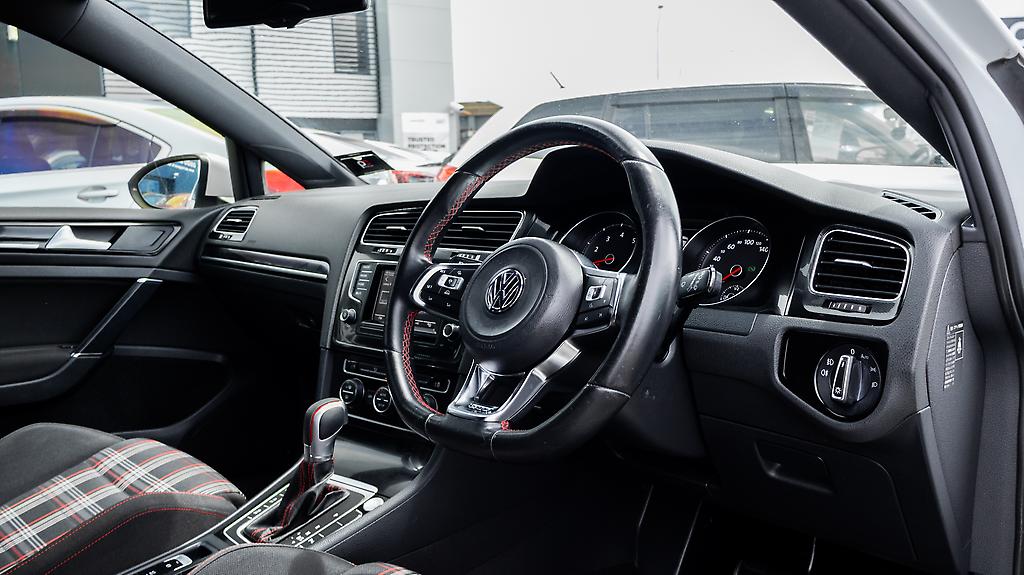 Volkswagen Golf Golf GTI MK7 Tints, Black wheels image 315657