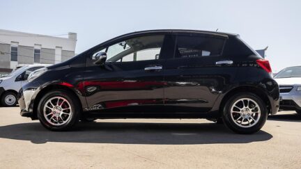 Toyota Vitz F model, Push start image 316874