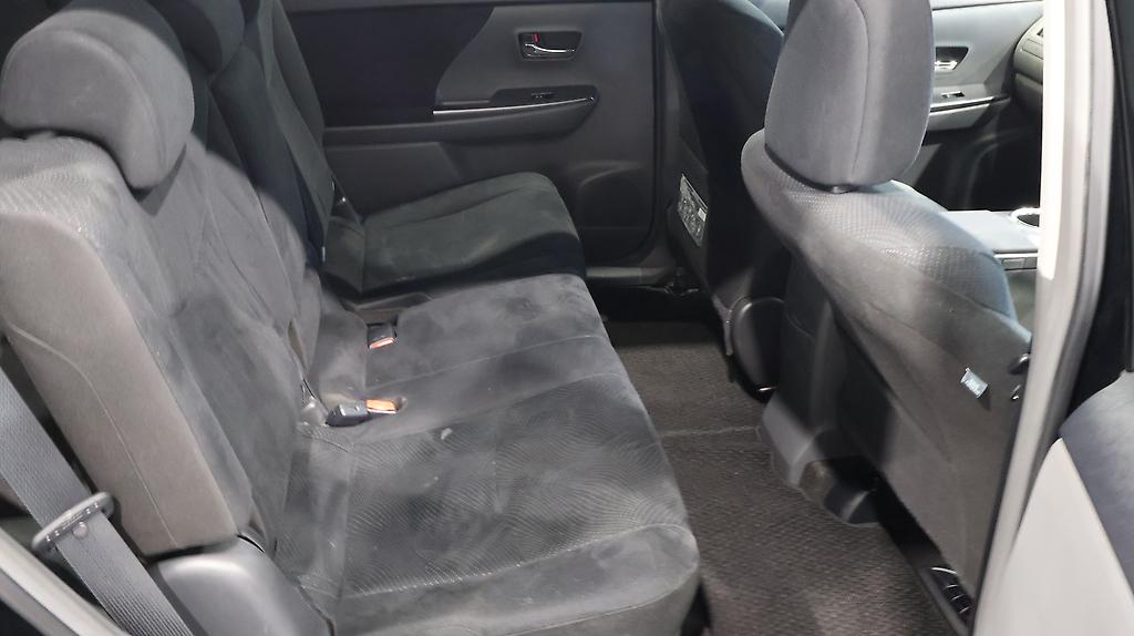 Toyota Prius ALPHA HYBRID image 316073