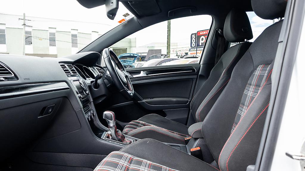 Volkswagen Golf Golf GTI MK7 Tints, Black wheels image 315665