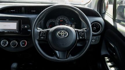 Toyota Vitz F model, Push start image 316884