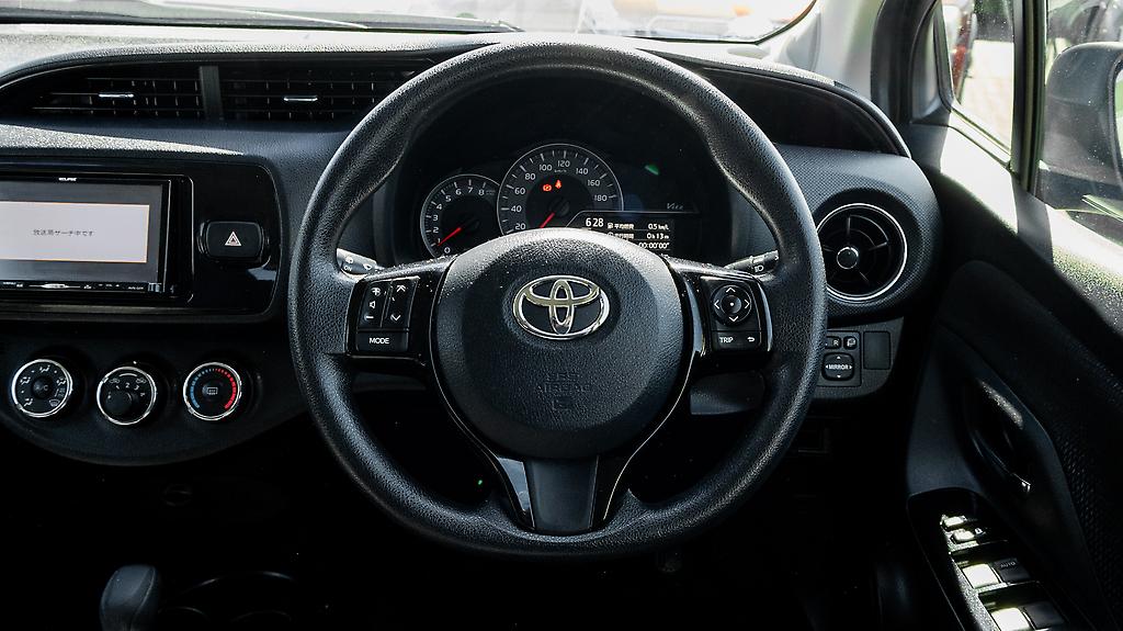 Toyota Vitz F model, Push start image 316884