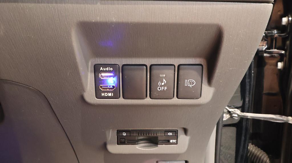 Toyota Prius ALPHA HYBRID image 316080