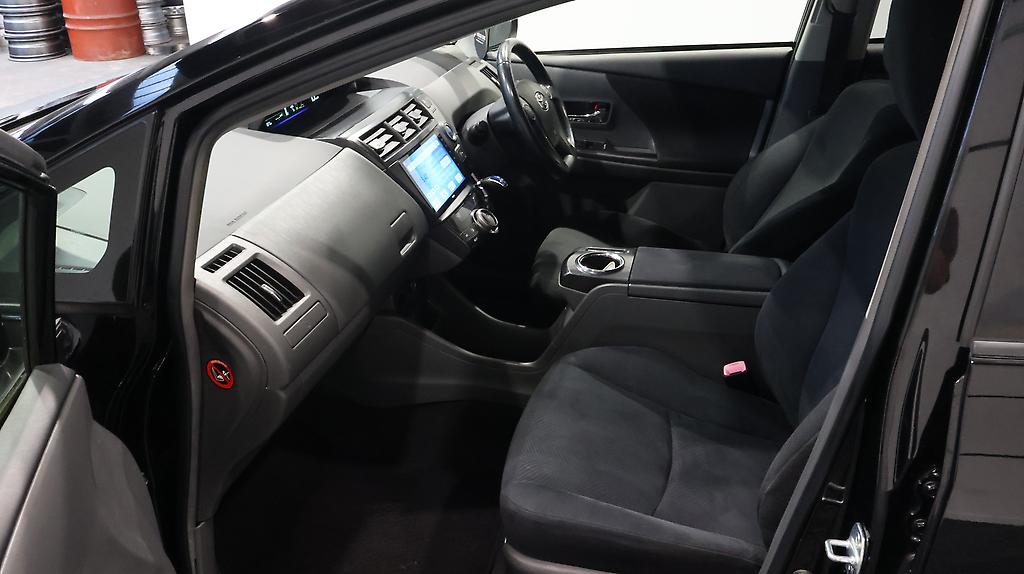 Toyota Prius ALPHA HYBRID image 316071