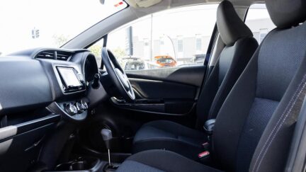 Toyota Vitz F model, Push start image 316890