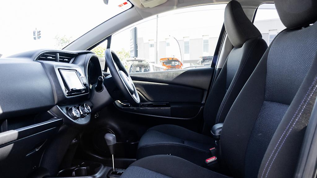 Toyota Vitz F model, Push start image 316890