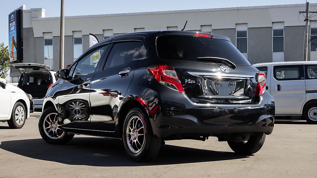 Toyota Vitz F model, Push start image 316876