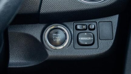 Toyota Vitz F model, Push start image 316883