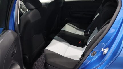 Toyota Aqua image 318000